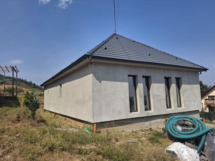 Casă individuală cu 3 camere cu Canalizare în Vest