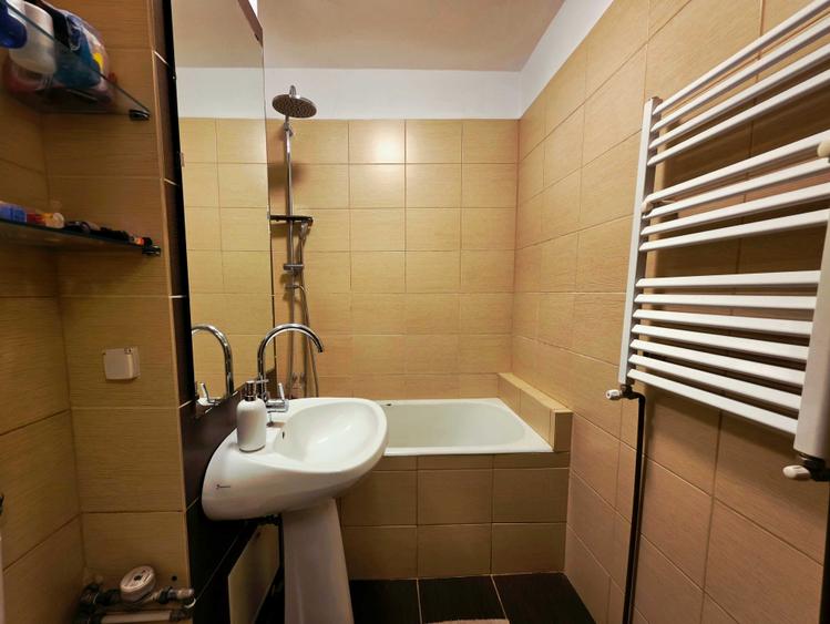 Apartament cu 3 camere decomandat în Nord