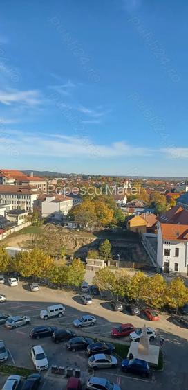 Vand apartament Targu-Jiu cu 3 camere, ultracentral!
