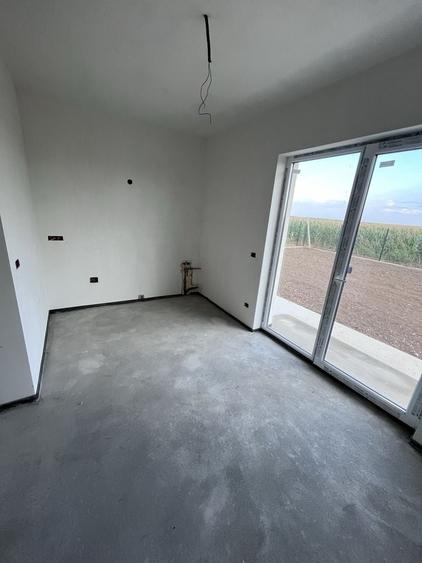 Casă cu 3 camere în Sântandrei