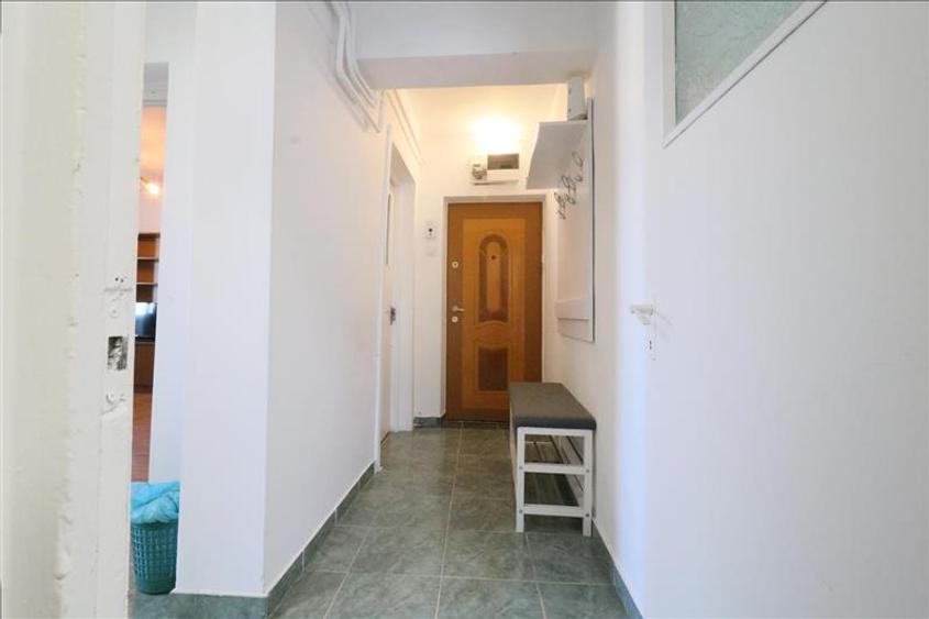 Apartament cu 3 camere decomandat în Hala Centrală