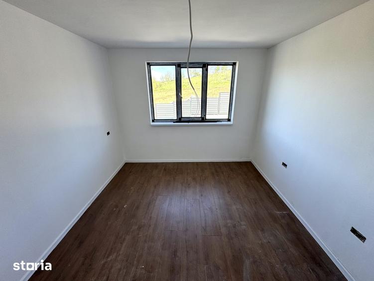 Casă cu 4 camere cu Teren 475 Mp în Tomești