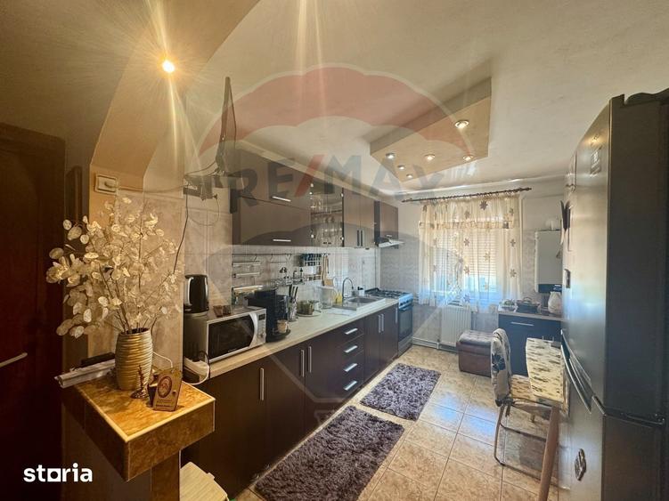 Apartament cu 4 camere de vanzare in zona Craiovita Noua - 12