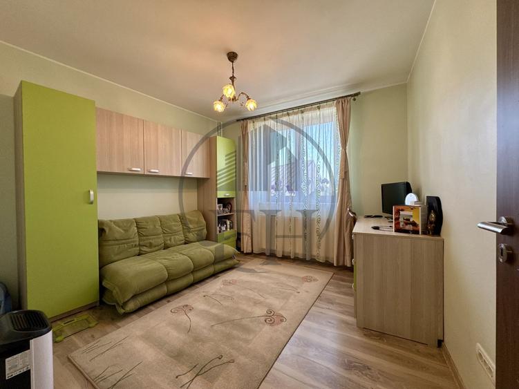 Casă individuală cu 7 camere cu Canalizare în Coiciu