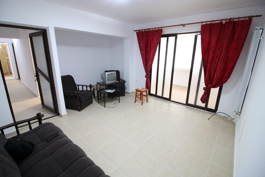 Apartament cu 4 camere decomandat, mobilat în Micro 20