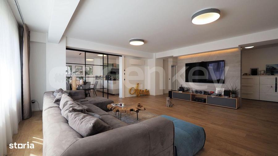 Apartament cu 4 camere, mobilat în Tei