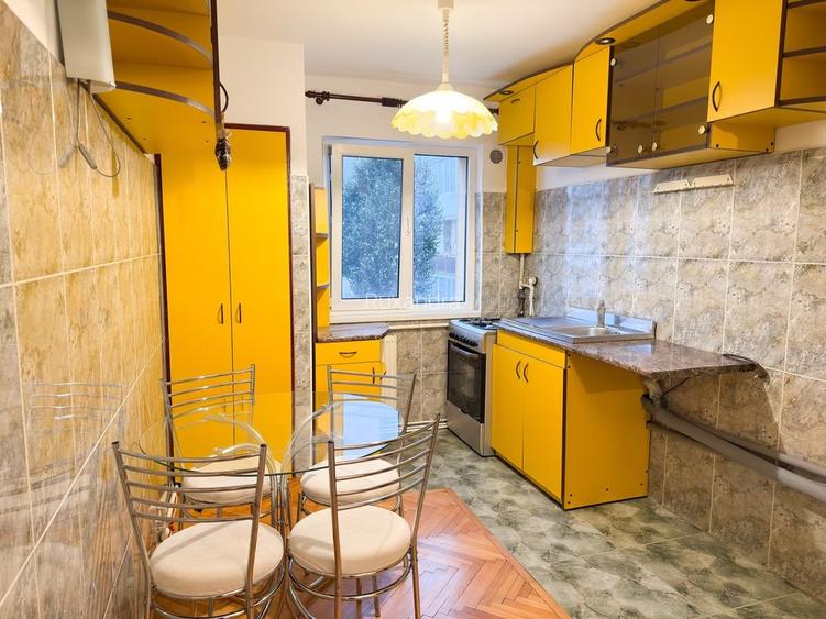 Apartament 3 camere decomandate, etaj 3/4