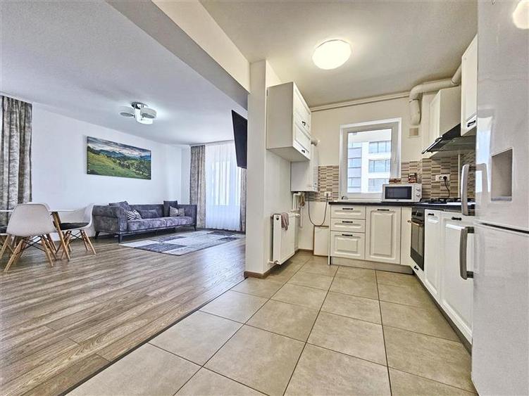 Apartament cu 2 camere decomandat în Tractorul