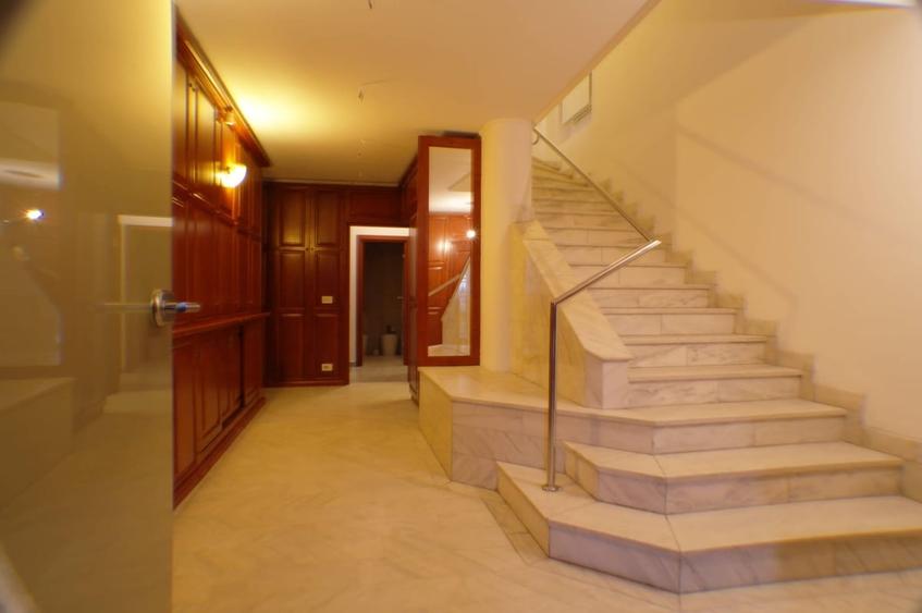 Casă cu 13 camere cu Teren 300 Mp în Dorobanți