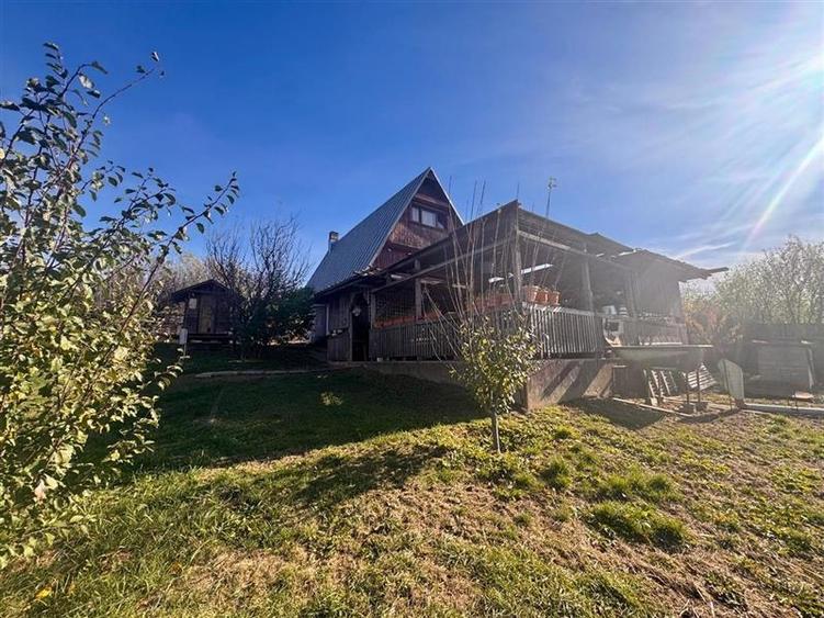 Casă individuală cu 3 camere cu Teren 4000 Mp în Bârnova