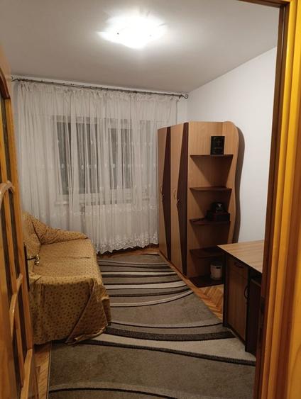 Apartament cu 3 camere decomandat în Exterior Vest