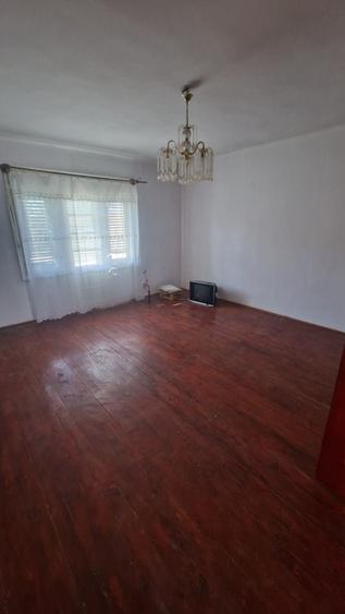 Casă cu 4 camere în Dara
