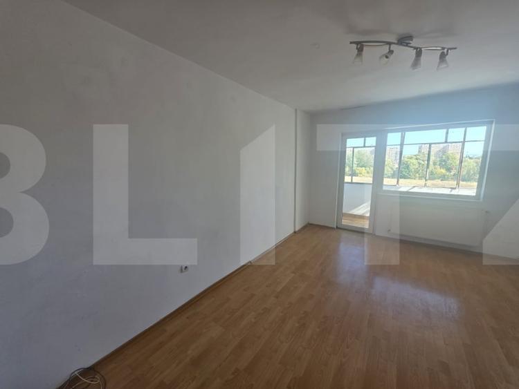 Apartament cu 2 camere decomandat în Lenin