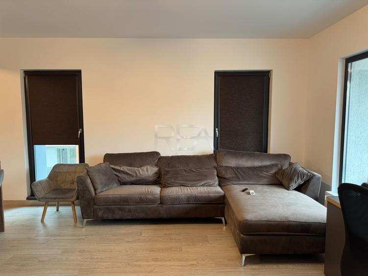 Apartament cu 3 camere decomandat, mobilat în Vitan