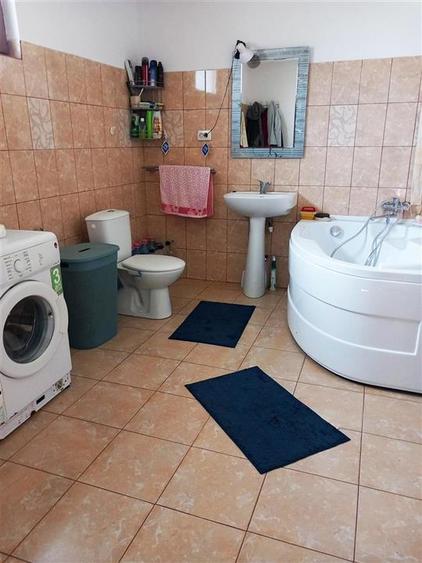 Casă individuală cu 6 camere cu Canalizare în Cazasu