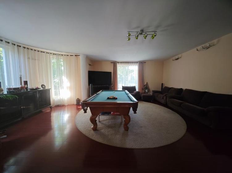 Casă individuală cu 5 camere cu Garaj în Ostratu