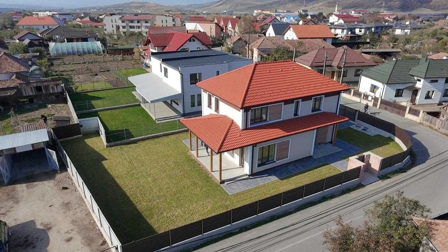 Casă cu 4 camere în Apahida