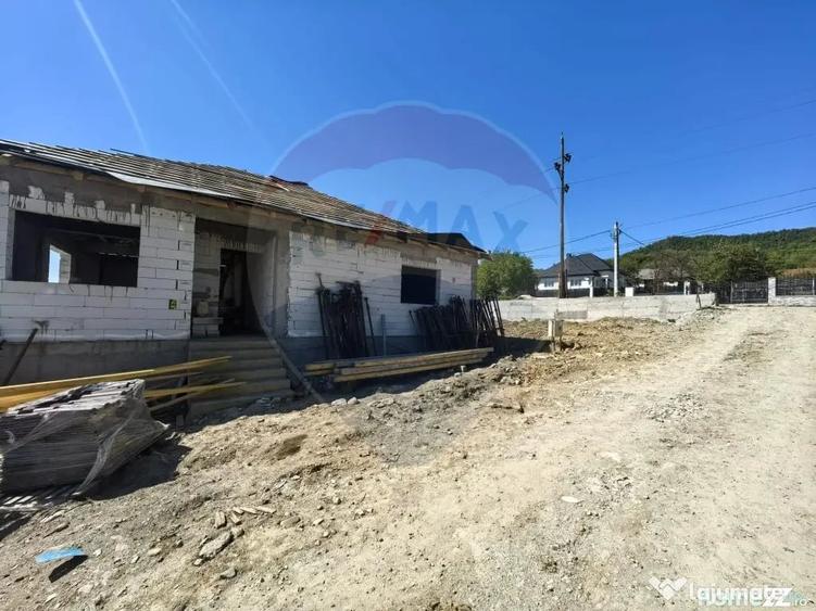 Casă cu 4 camere cu Teren 500 Mp în Tăuții de Sus