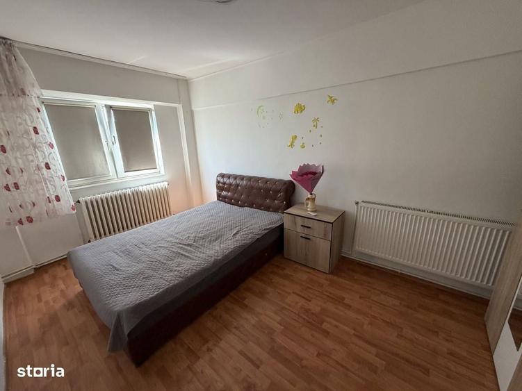 Apartament cu 3 camere decomandat în Obor