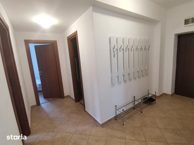 Apartament cu 3 camere semidecomandat în Prelungirea Ghencea