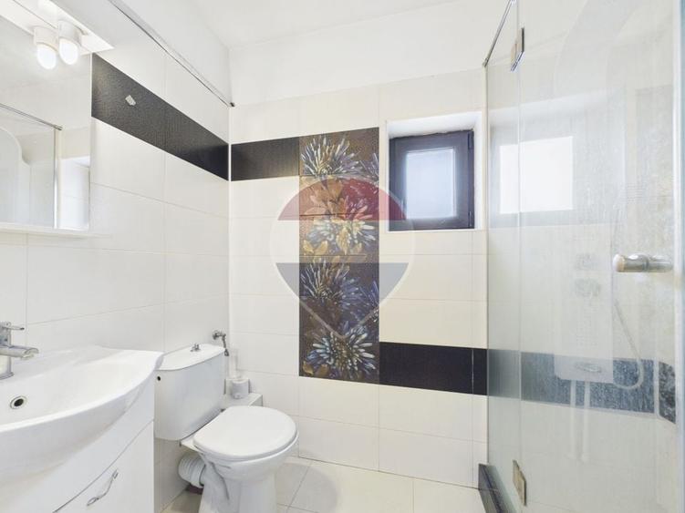 Casă individuală cu 4 camere cu Teren 565 Mp în Central