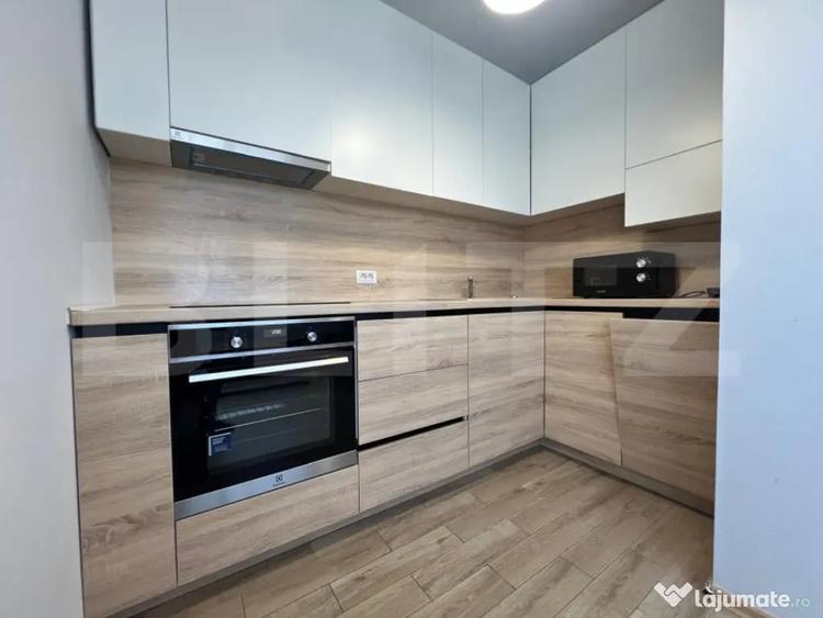 Apartament cu 3 camere decomandat în Spitalul Județean