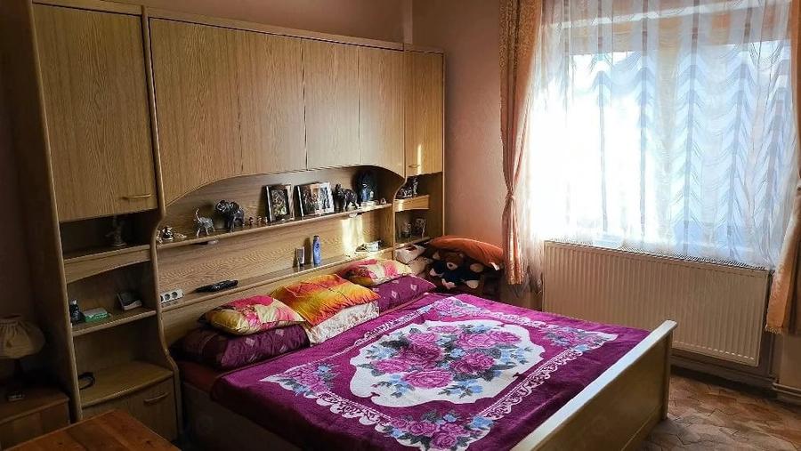 Casă cu 3 camere cu Teren 1439 Mp în Central
