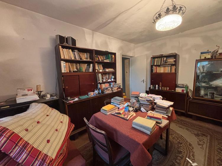Apartament cu 3 camere semidecomandat în Gara de Nord