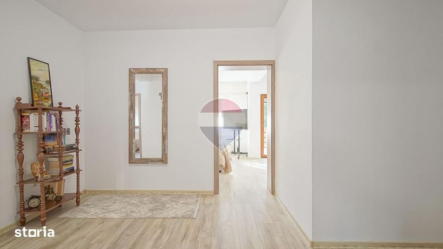 Apartament cu 4 camere decomandat în Clăbucet