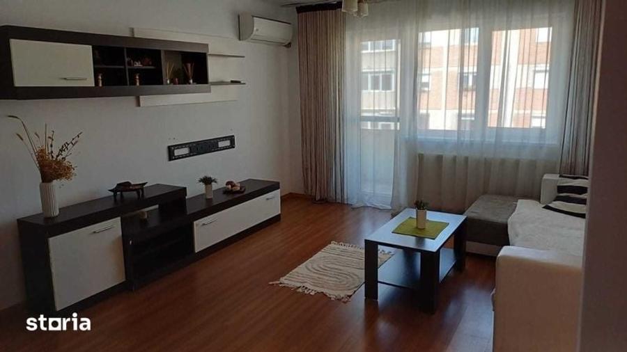 Apartament cu 3 camere semidecomandat în Central