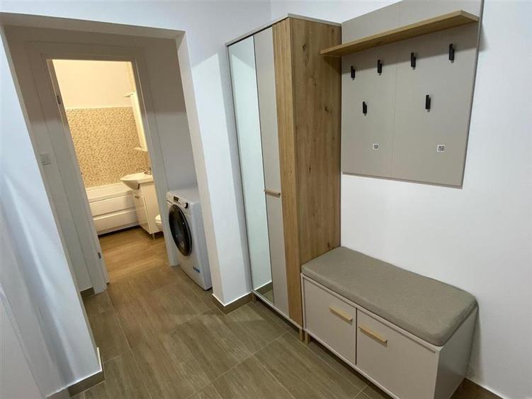 Apartament cu 2 camere decomandat în Podul de Fier