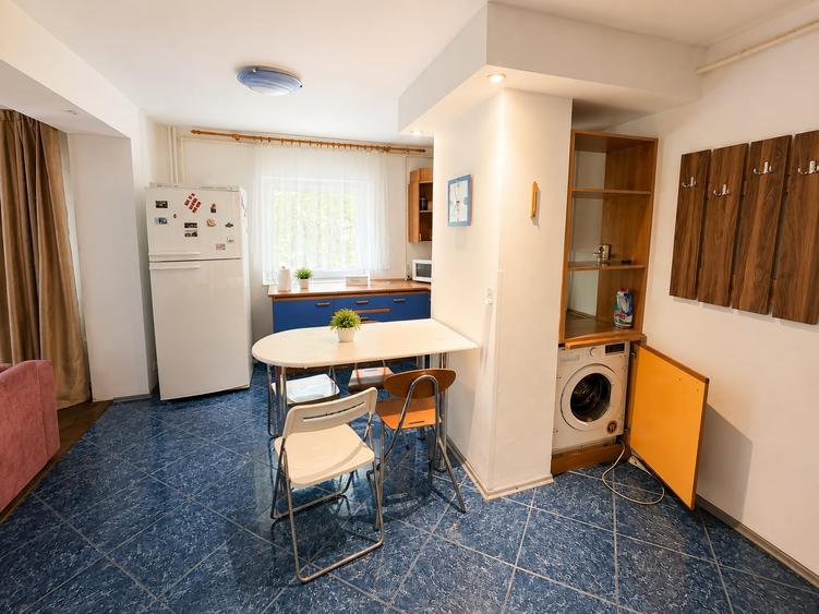 Apartament cu 2 camere decomandat, mobilat în Tei