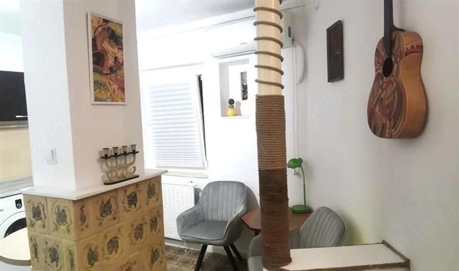 Garsonieră decomandată în Central