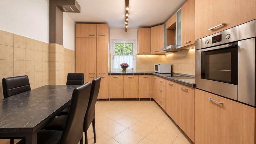 Apartament cu 4 camere decomandat, mobilat în Lipovei