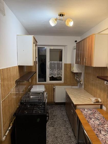 Apartament cu 3 camere semidecomandat în Central
