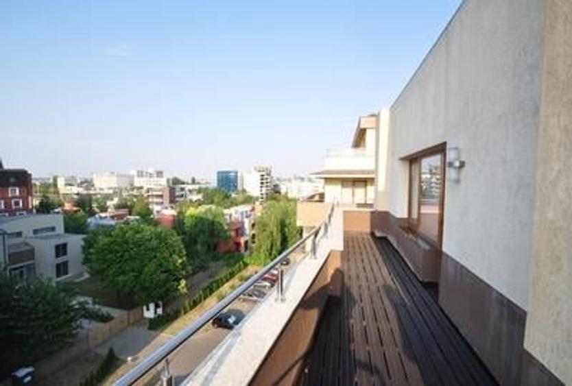 Apartament cu 3 camere decomandat, mobilat în Herăstrău