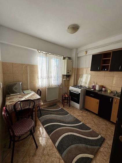 Apartament cu 2 camere decomandat, mobilat în Central