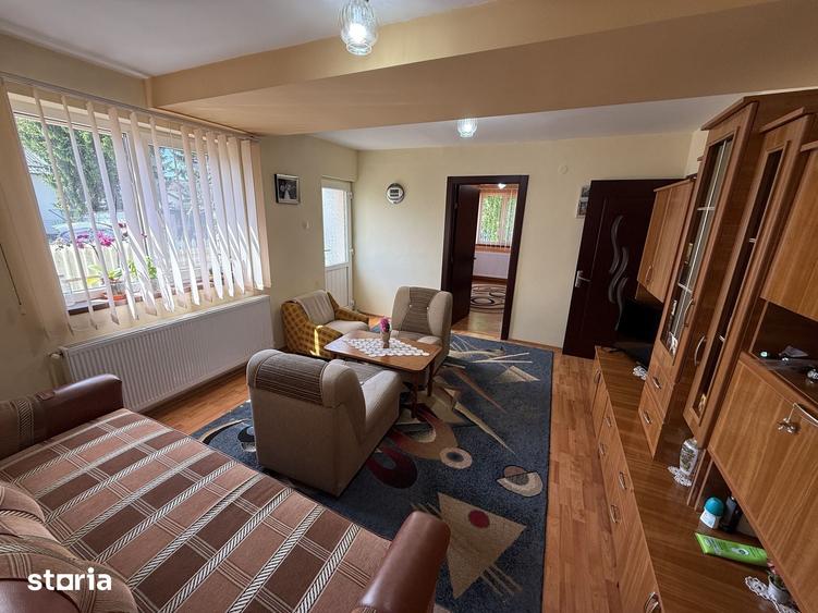 Casă cu 9 camere cu Teren 238 Mp în Central