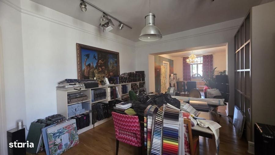Apartament cu 4 camere în Moșilor