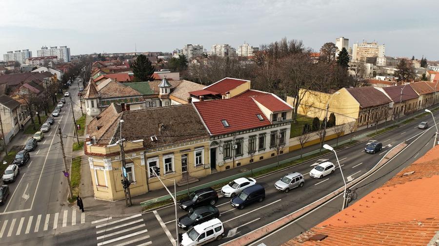 Casă individuală cu 13 camere cu Canalizare în Elisabetin