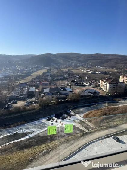 Apartament cu 3 camere decomandat în Parc Zăvoi