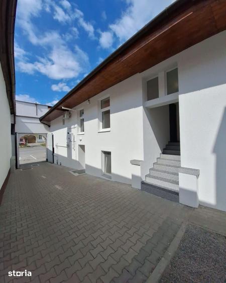 Casă cu 4 camere cu Teren 250 Mp în Central