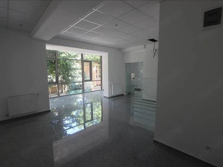 Spațiu comercial, de 100 mp, în Ultracentral