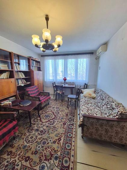 Apartament cu 3 camere semidecomandat în Colentina