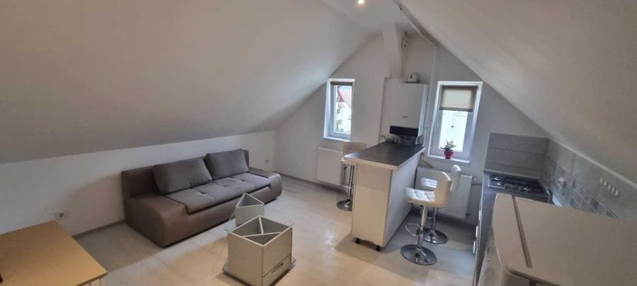Apartament cu 2 camere decomandat în Florilor