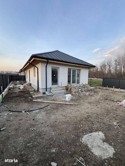Casă cu 3 camere cu Teren 285 Mp în Clinceni