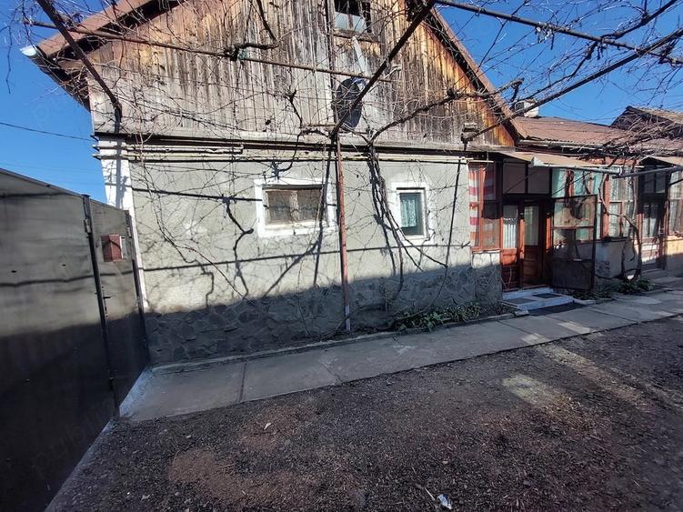 Casă cu 2 camere cu Teren 300 Mp în Central