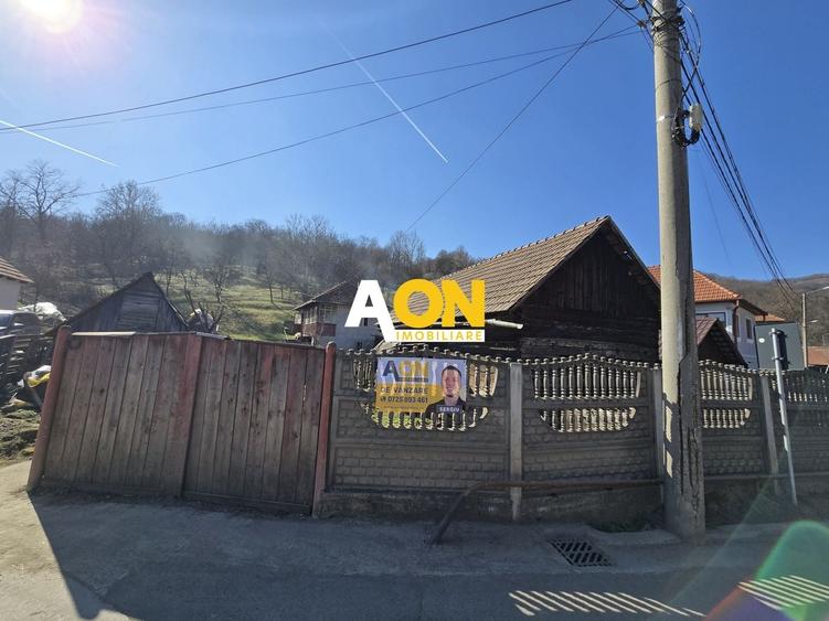 Casă individuală cu 2 camere cu Canalizare în Central