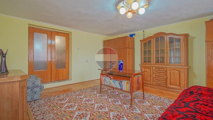 Casă individuală cu 5 camere cu Teren 1555 Mp în Satulung