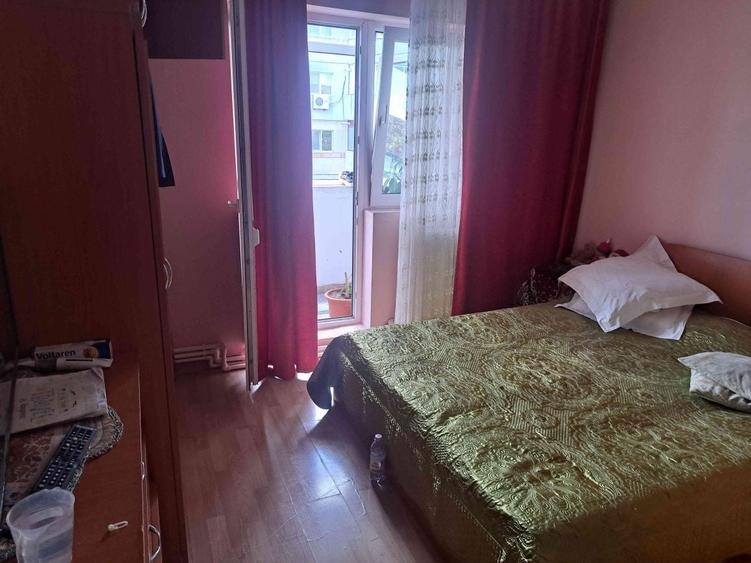 Apartament cu 4 camere decomandat în Carrefour